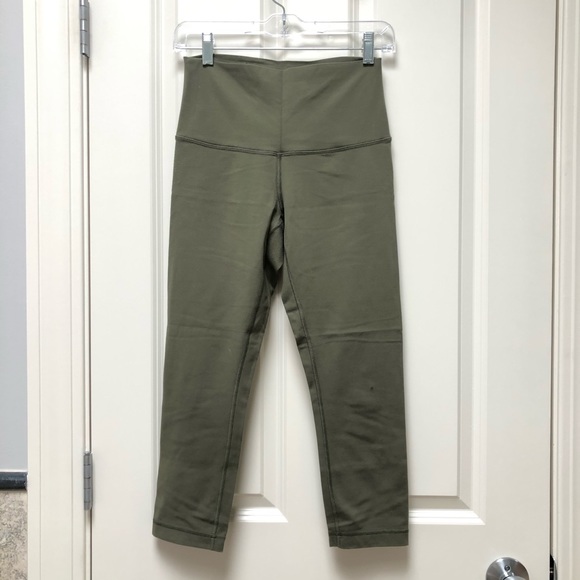 lululemon athletica Pants - Lululemon Wunder Under Leggings, size 6